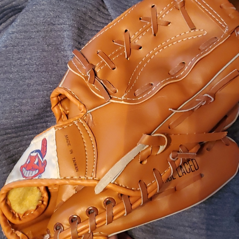 🔥⚾️ Cleveland Indians Authentic VINTAGE GLOVE⚾️🔥